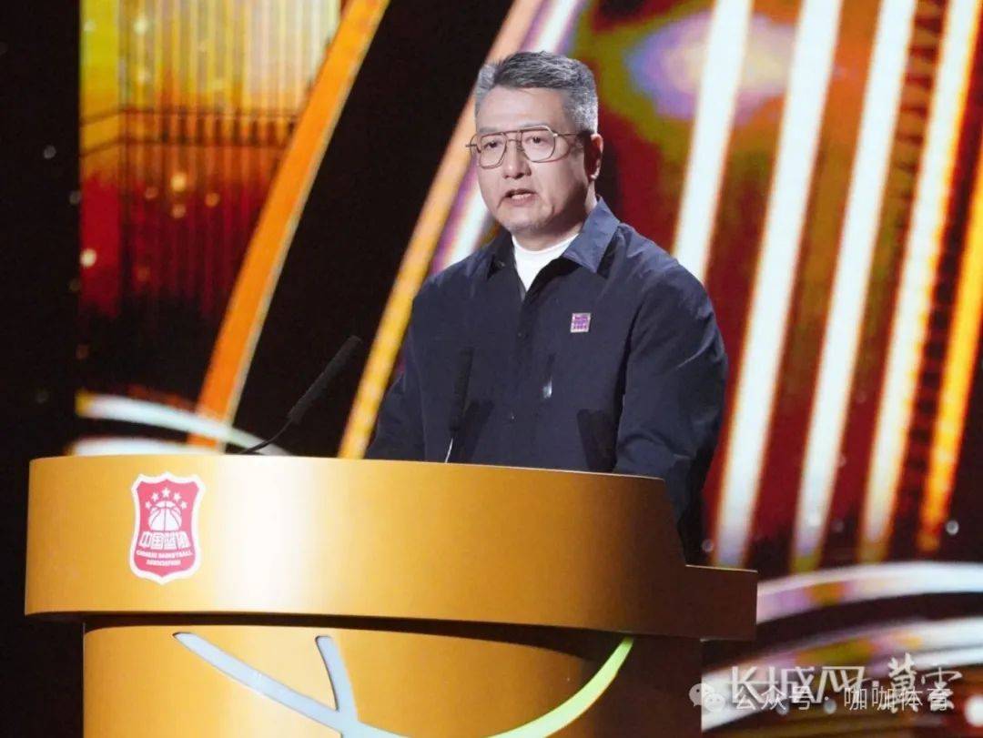开云体育-篮球名人堂举行颁奖典礼，表彰历届篮球功勋者的简单介绍