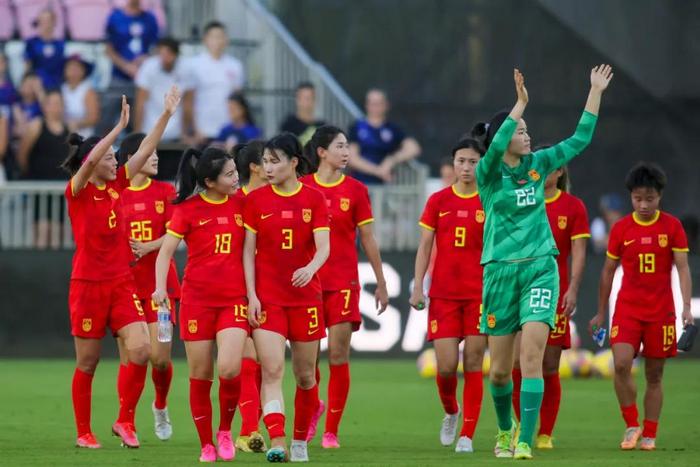 我国女足选手取胜，晋级下一轮比赛
