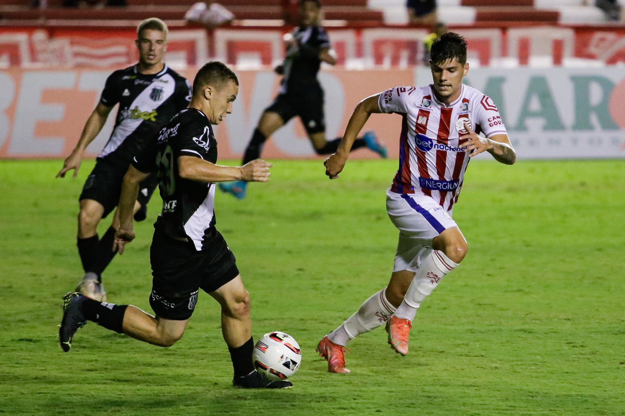 法国客场力挫罗马尼亚,全取三分 法国客场力挫罗马尼亚,全取三分