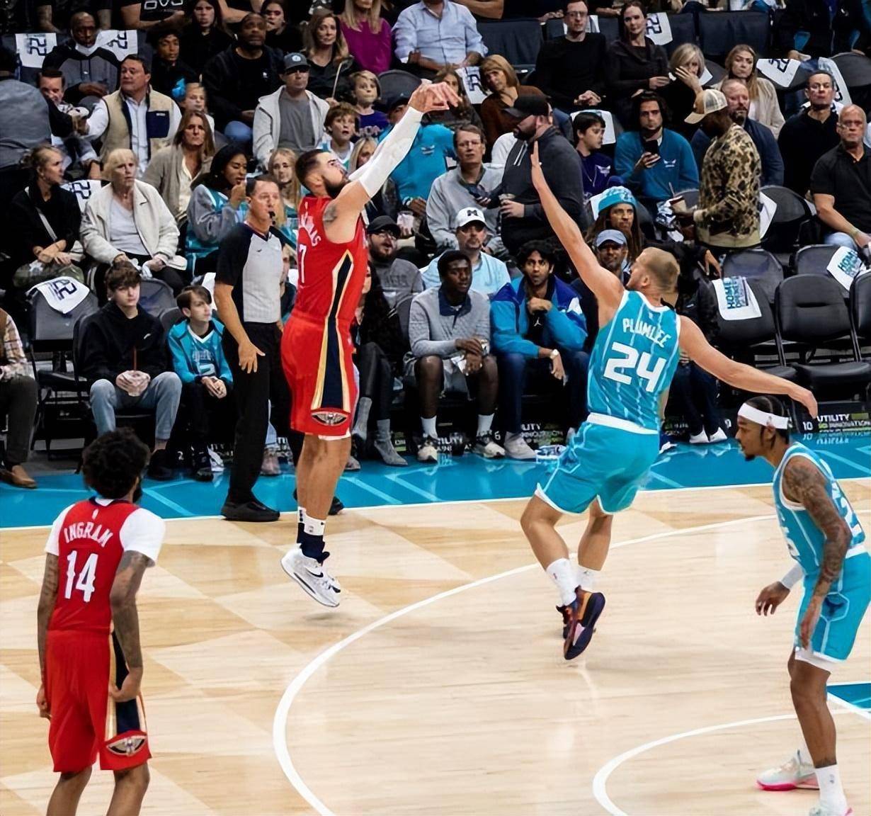 开云体育APP下载-人女球员鲍尔与CJ-迈克勒姆实录开幕报名的简单介绍