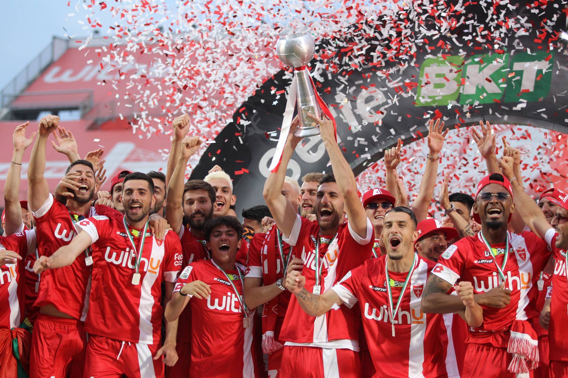 战术变化多端,球队展现不俗实力的简单介绍 战术变化多端,球队展现不俗实力的简单介绍