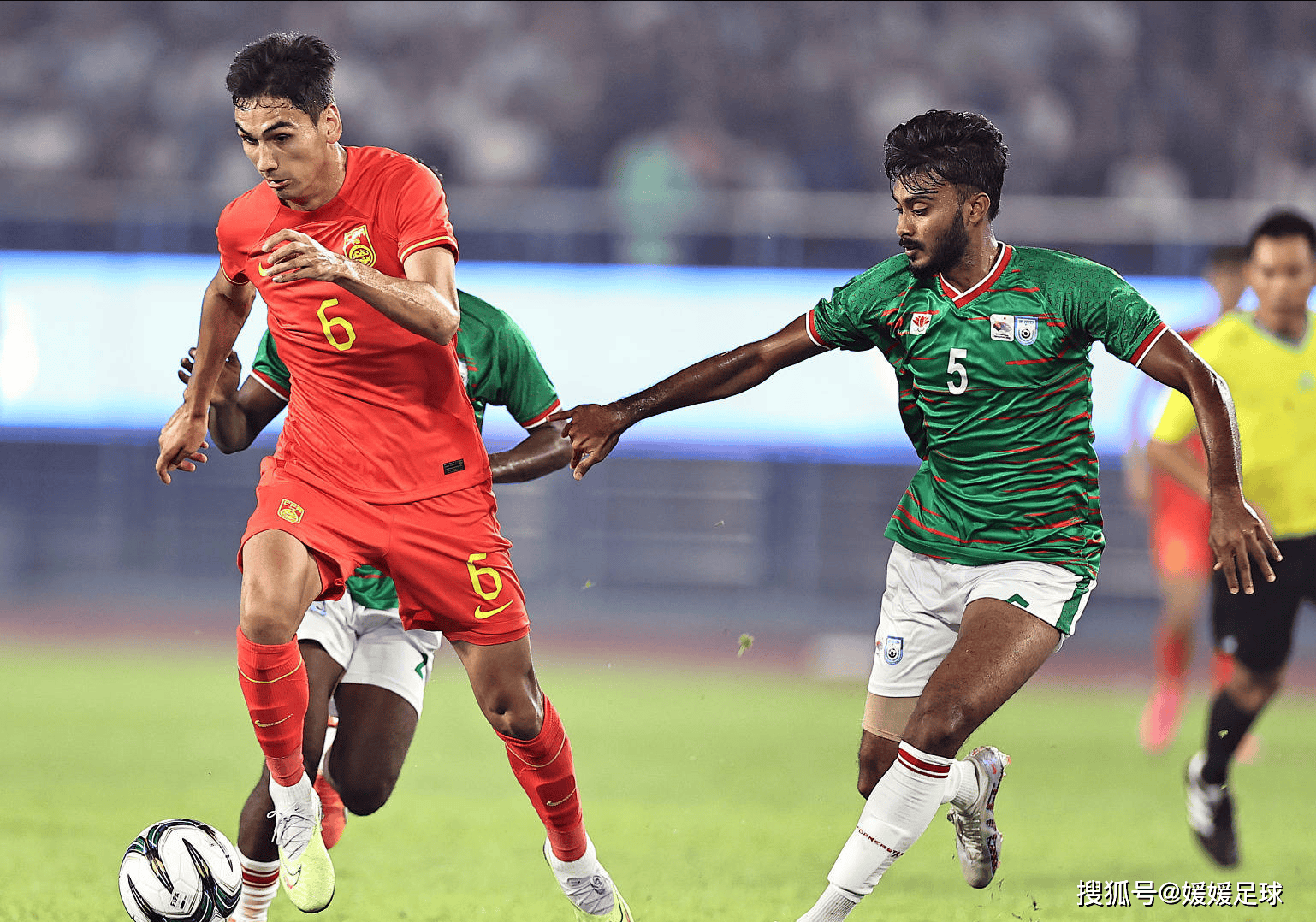 开云体育官网-包含劲爆足球赛事吸引无数球迷狂热支持的词条