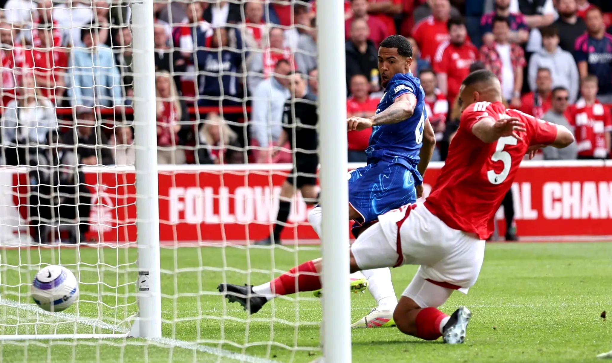 曼联客场逆袭,夺得关键三分 曼联客场逆袭,夺得关键三分