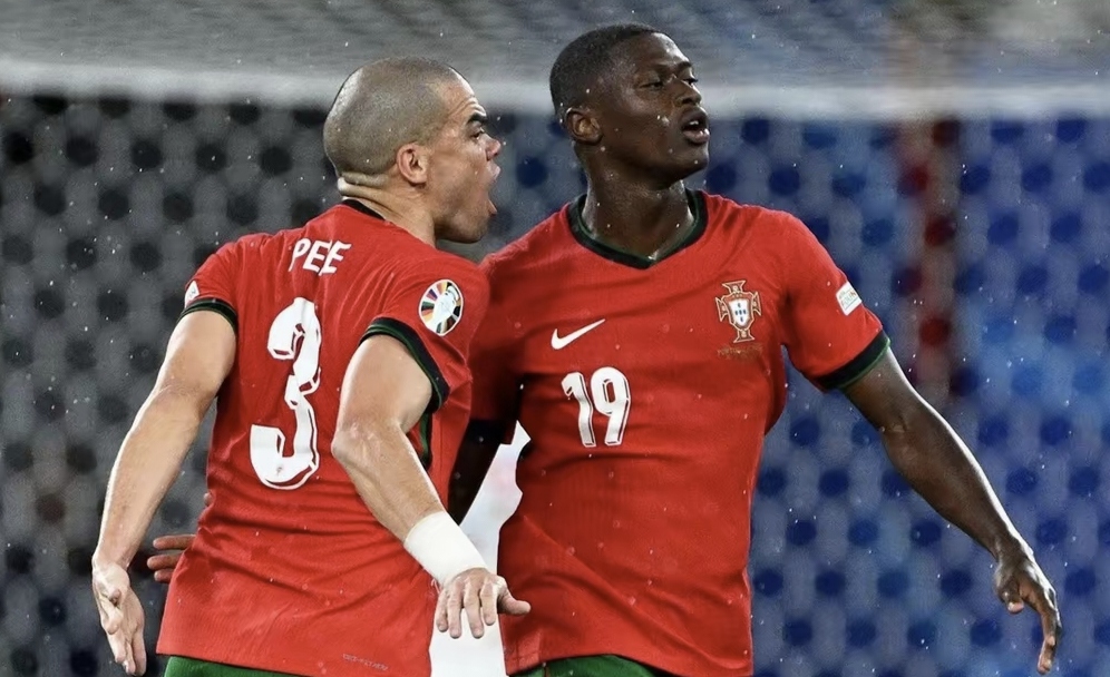 波兰队逆转胜葡萄牙,晋级欧洲杯八强 波兰队逆转胜葡萄牙,晋级欧洲杯八强