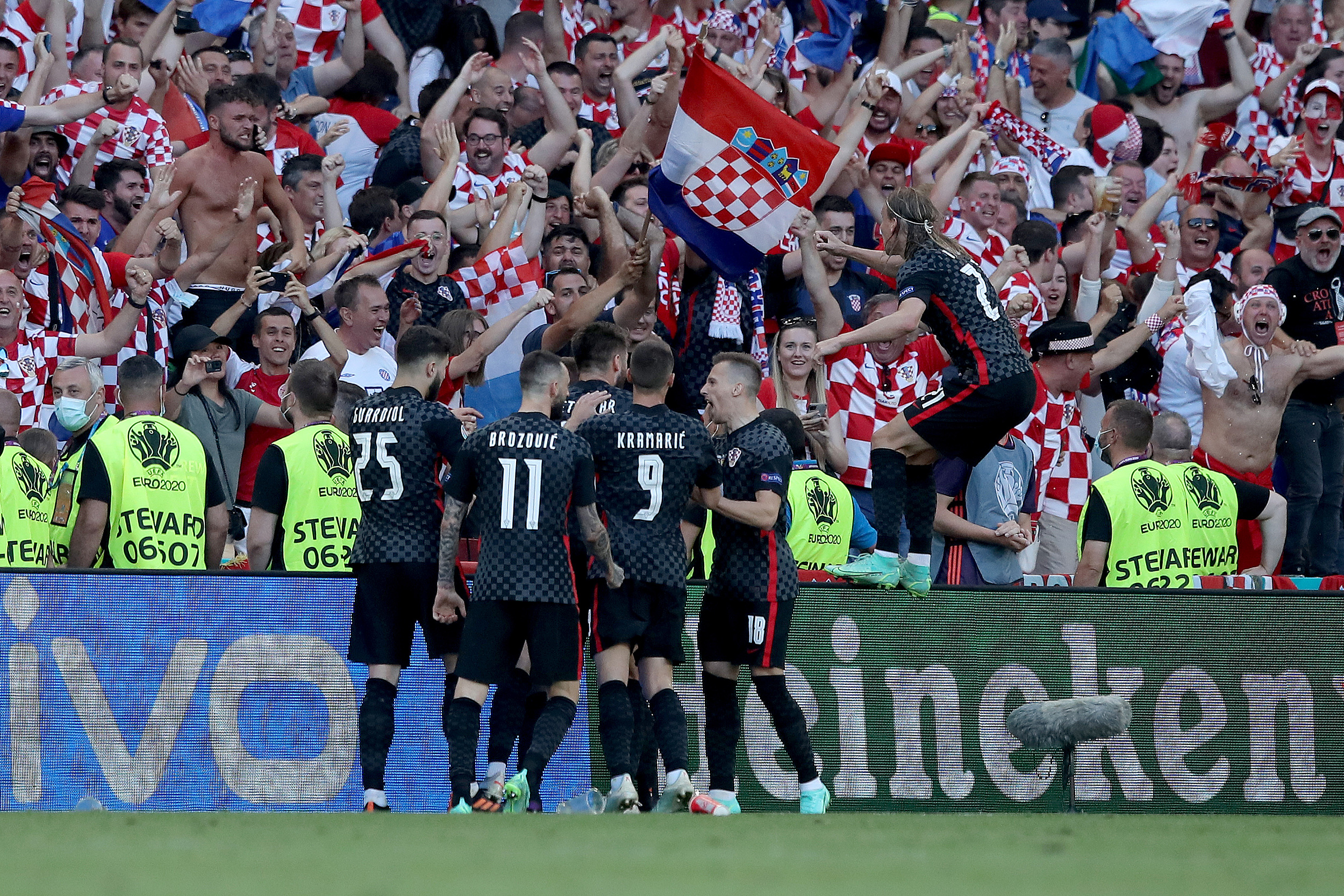 关于法国队力克克罗地亚，捧起欧预赛门票的信息