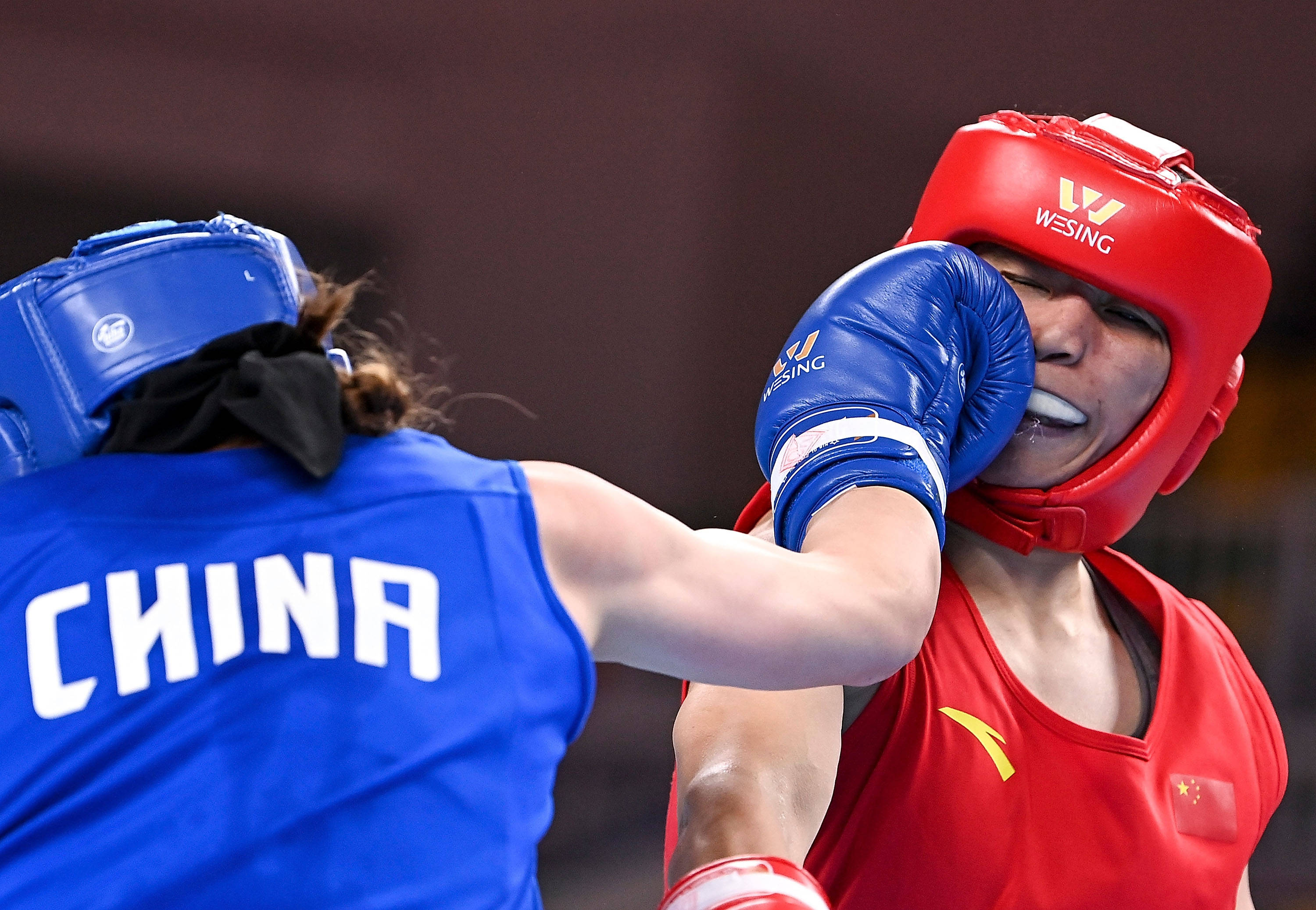 开云体育入口-刚果选手在拳击比赛中霸气夺冠