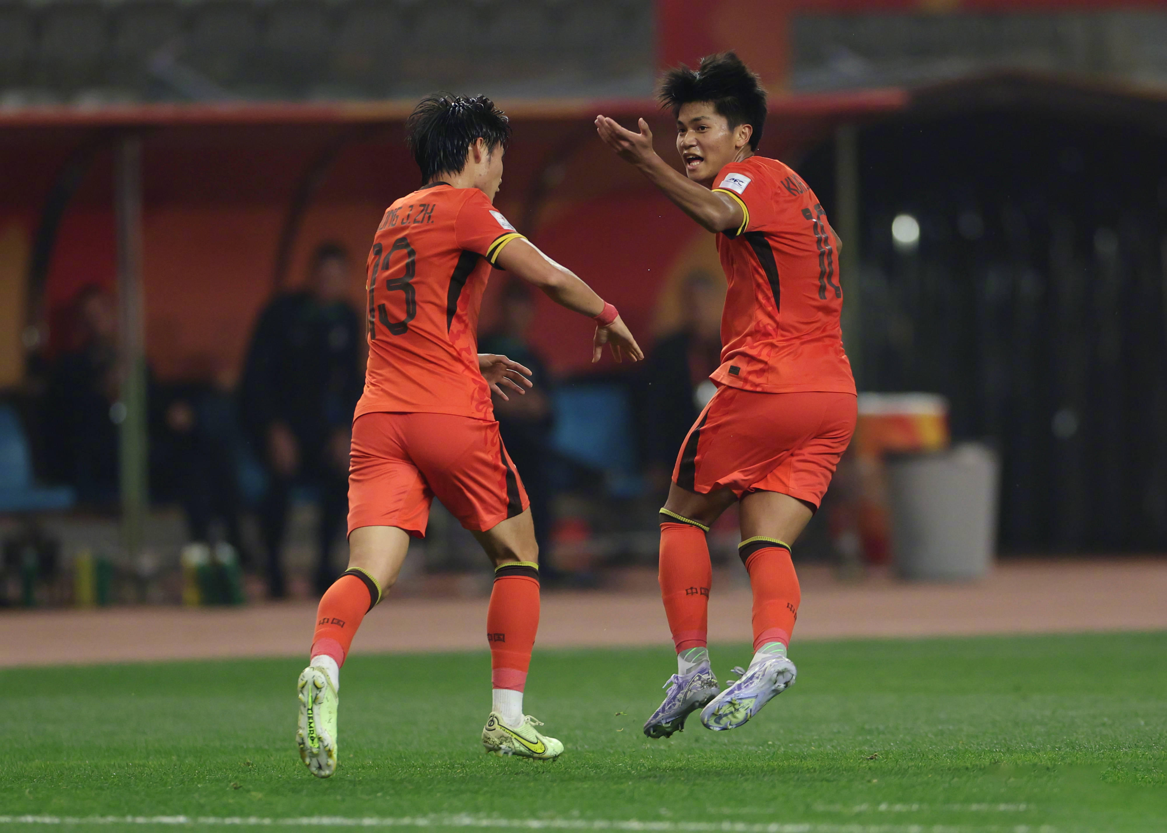 包含亚洲足球赛事魅力盛行,各队为荣耀而战的词条 包含亚洲足球赛事魅力盛行,各队为荣耀而战的词条