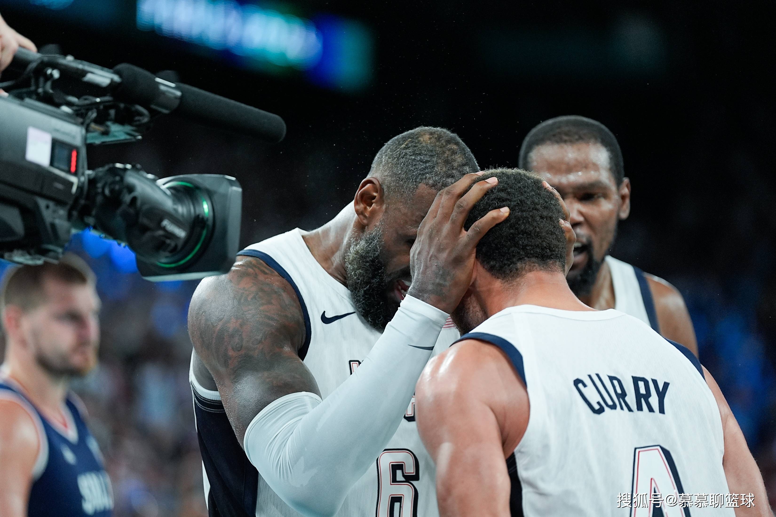 库里在意甲中绝杀英格兰,球迷沸腾的简单介绍 库里在意甲中绝杀英格兰,球迷沸腾的简单介绍