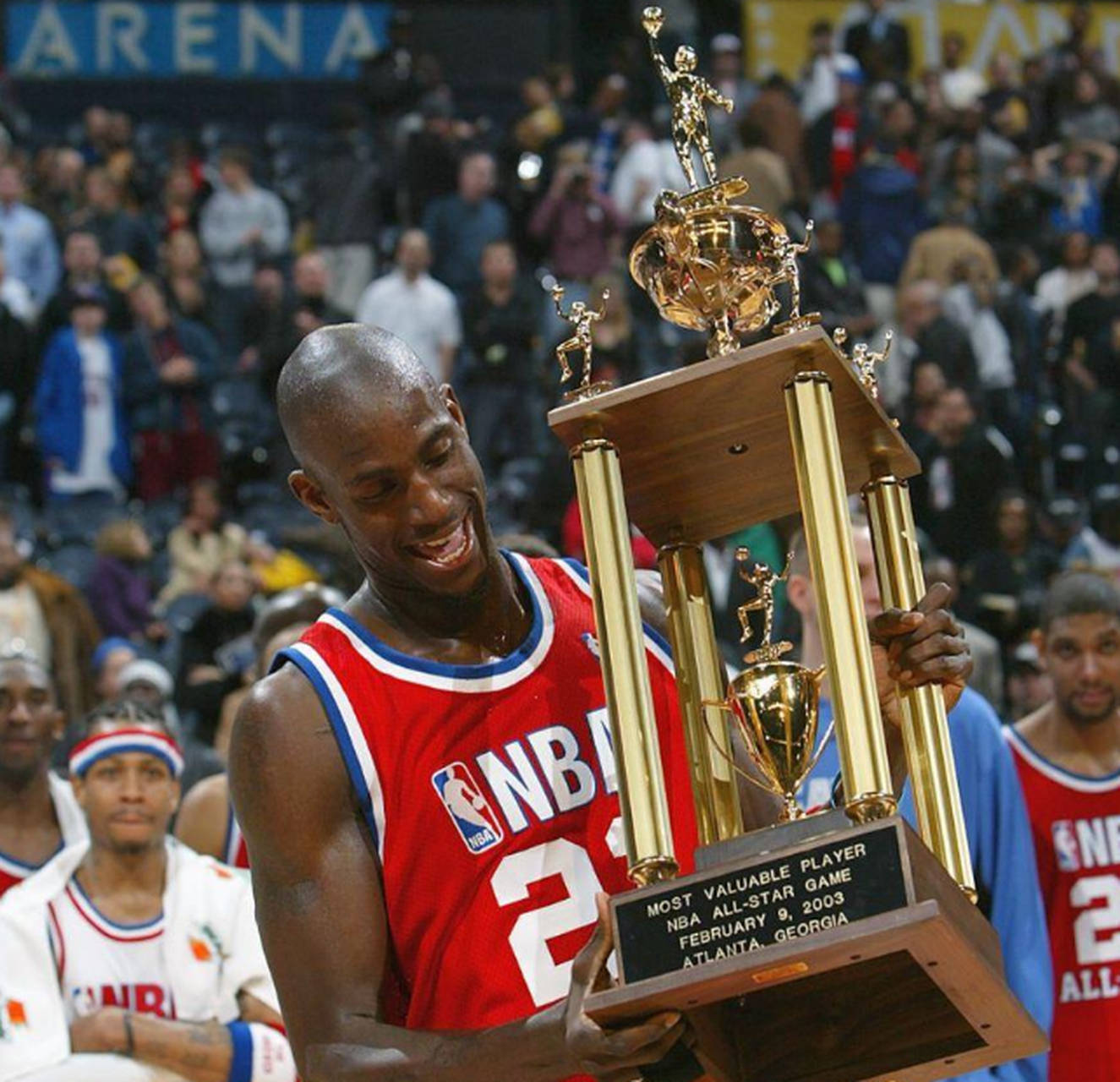 关于全明星球员齐聚一堂,为篮球事业助力的信息 关于全明星球员齐聚一堂,为篮球事业助力的信息