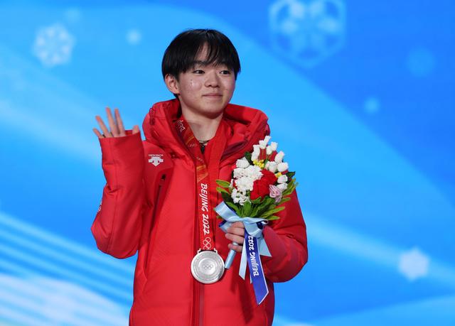 斯洛伐克男子单人滑选手冰上飞翔,夺魁 斯洛伐克男子单人滑选手冰上飞翔,夺魁