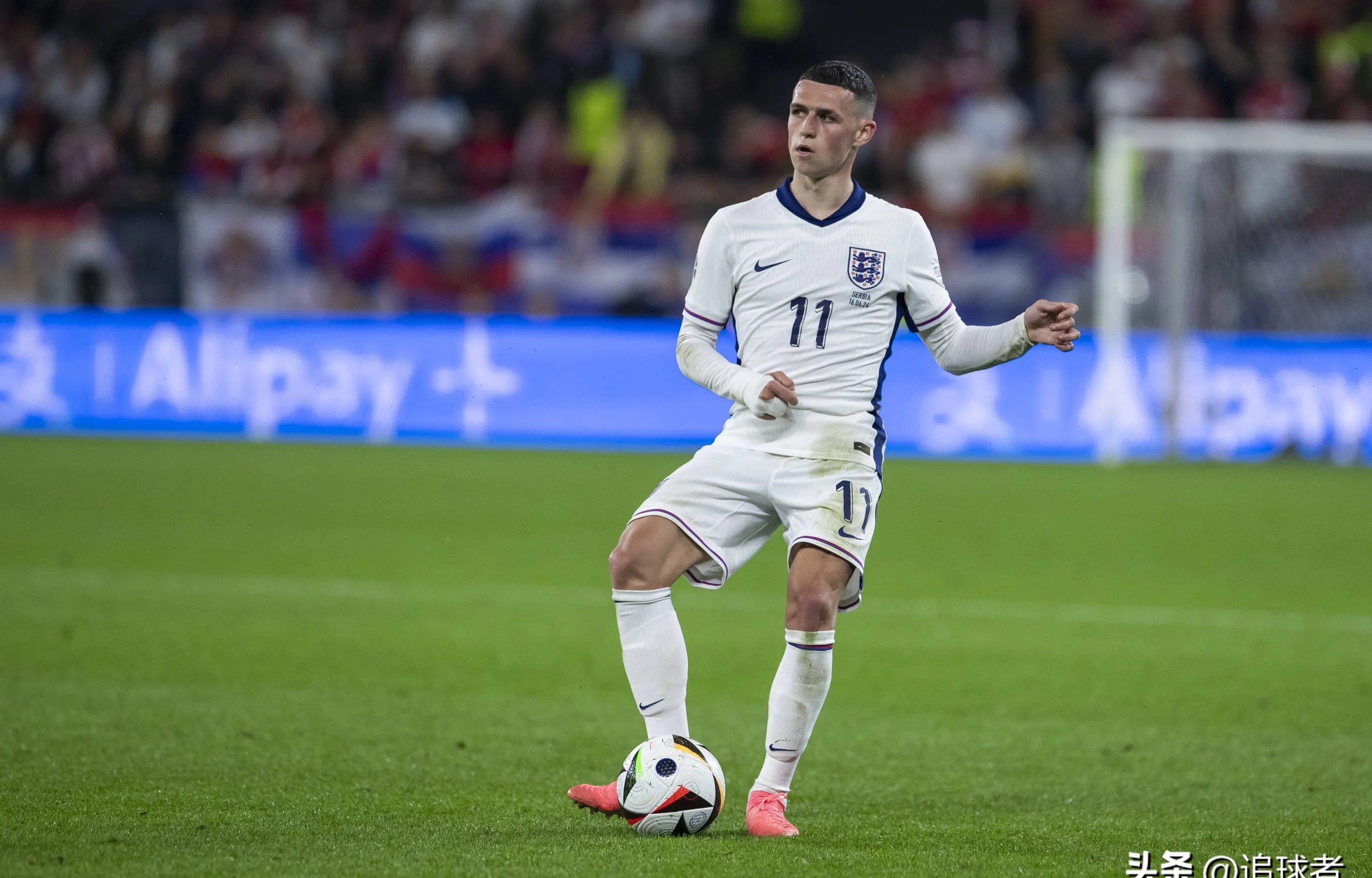 英格兰遭遇国足失利,德甲局势紧张 英格兰遭遇国足失利,德甲局势紧张