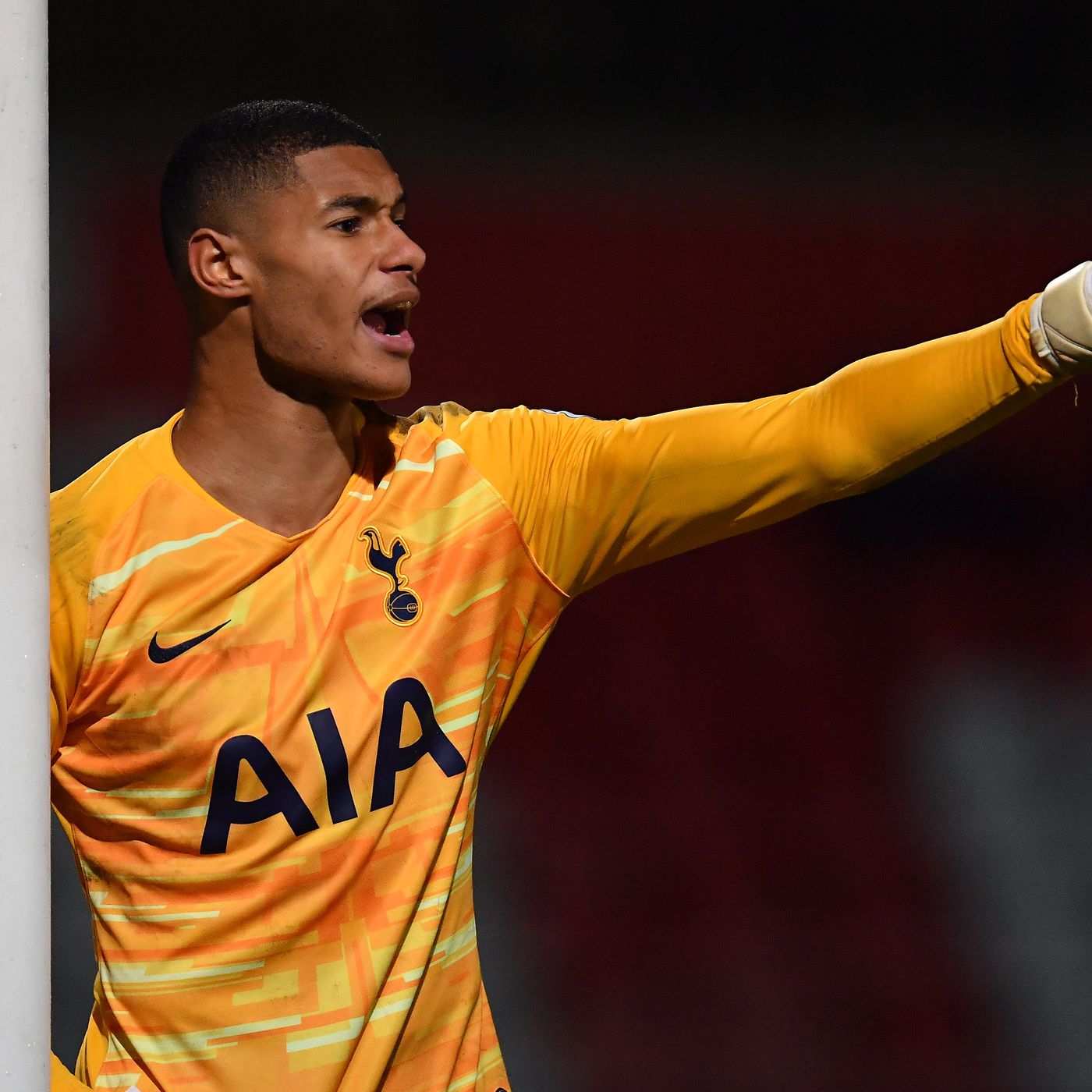 热刺门将发挥出色:救出多次关键球帮球队取胜的简单介绍 热刺门将发挥出色:救出多次关键球帮球队取胜的简单介绍