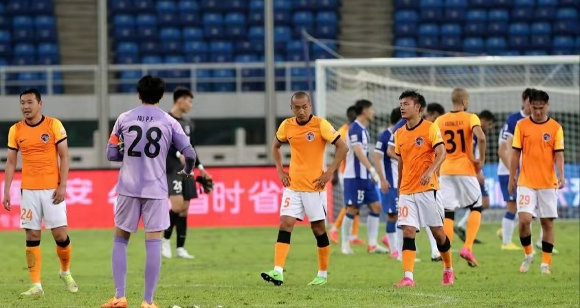 包含杜塞尔多夫不敌对手,惨遭击败倒在榜尾的词条 包含杜塞尔多夫不敌对手,惨遭击败倒在榜尾的词条