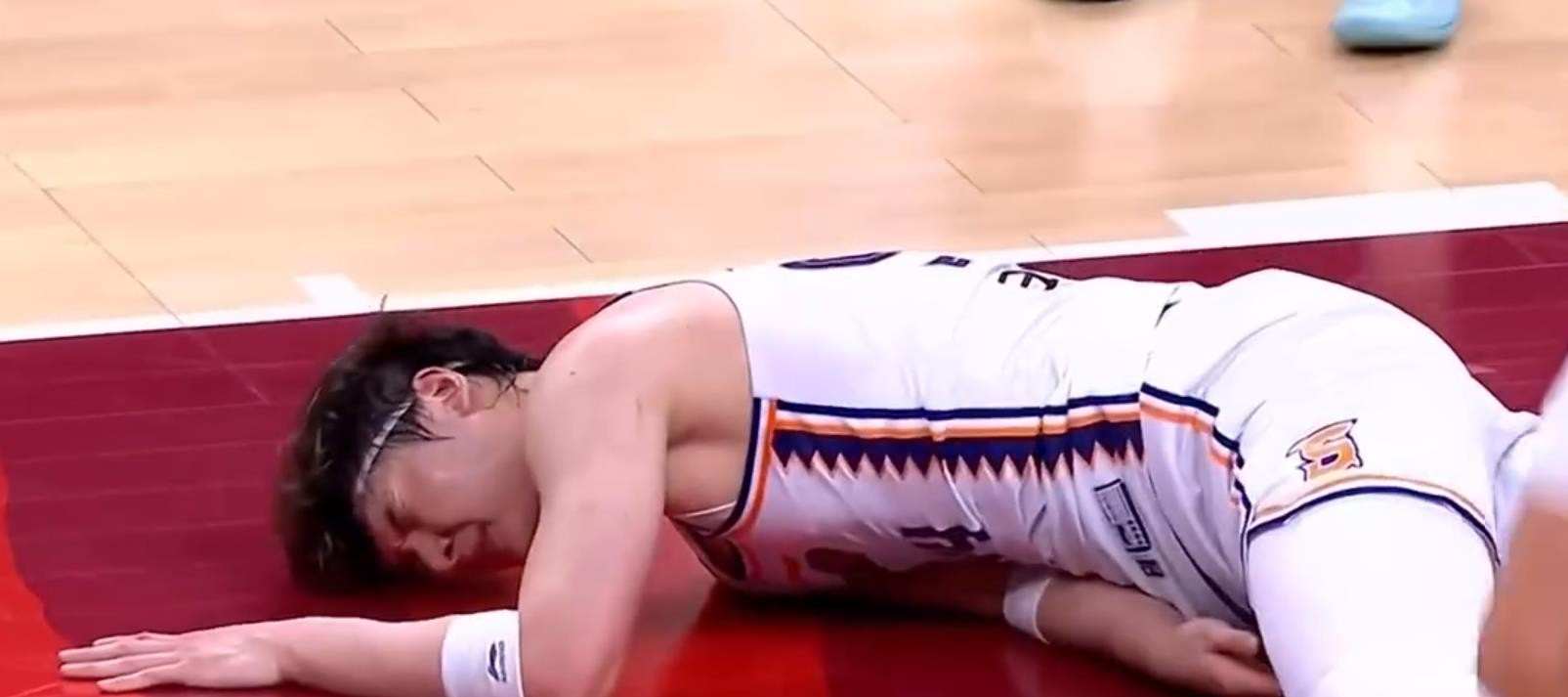 后卫犀利抢断多次,控制对手临门一脚的简单介绍 后卫犀利抢断多次,控制对手临门一脚的简单介绍