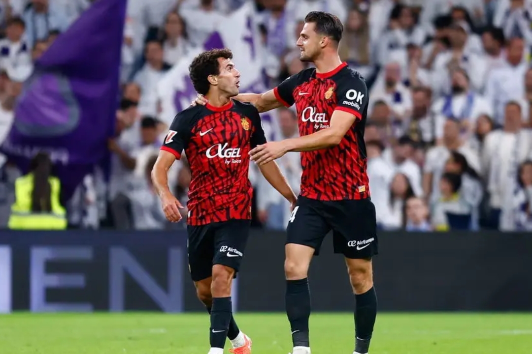 开云体育下载-英格兰鏖战皇马，卡塞米罗送出助攻