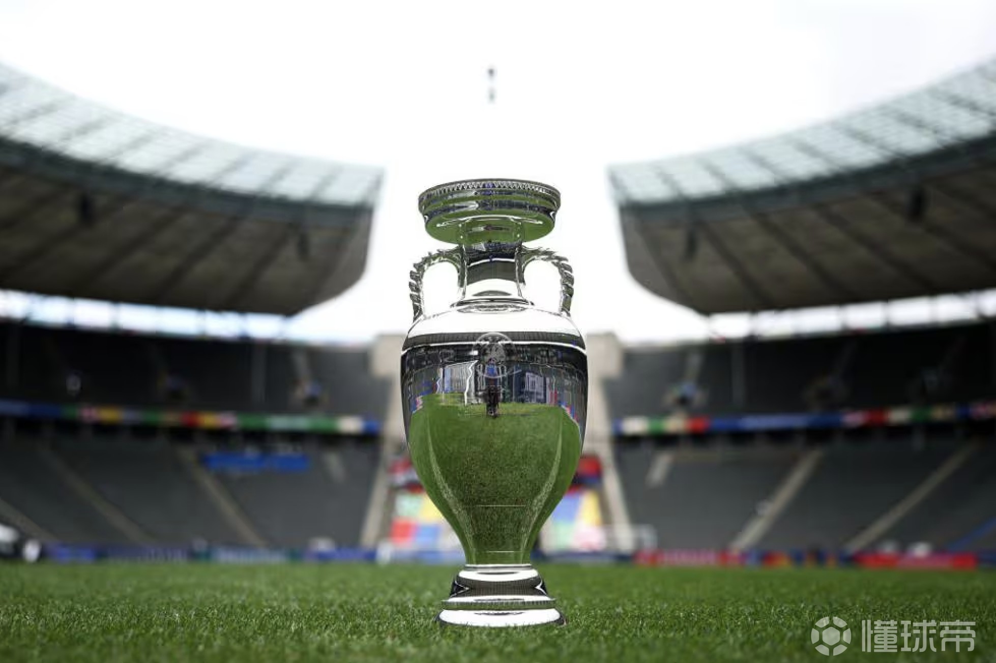 开云体育入口-包含欧洲杯再创历史，冠军实至名归的词条