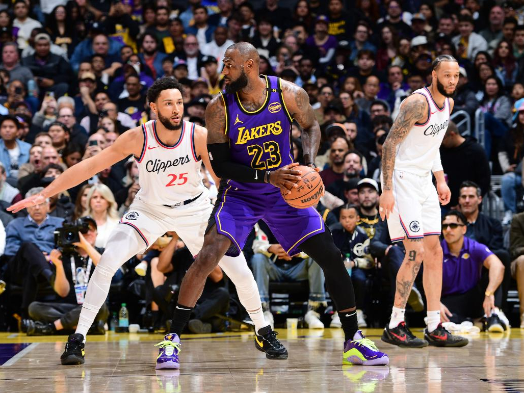 开云体育下载-快船逆转骑士，詹姆斯高光表现