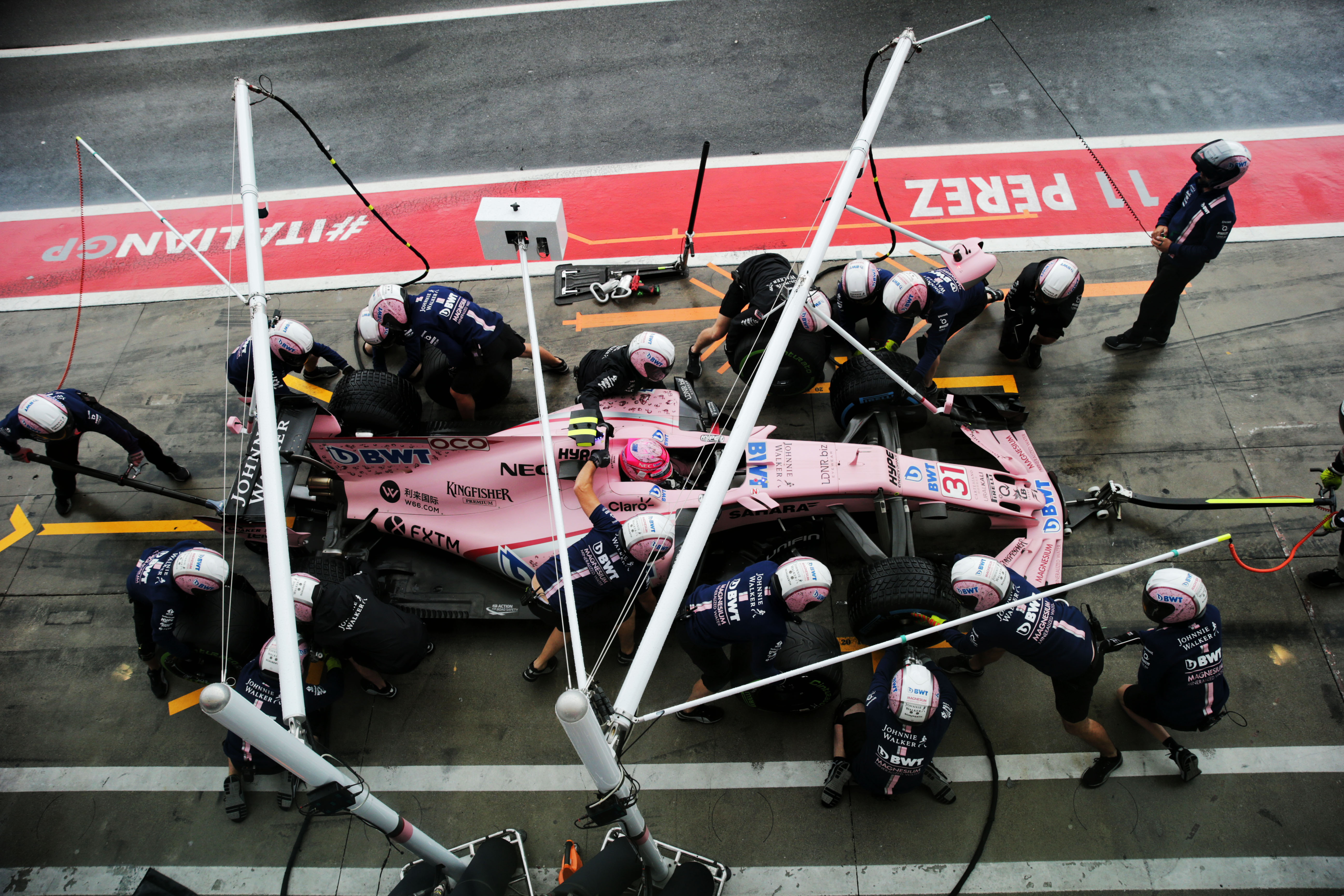 迈凯伦险胜法拉利,佩雷兹关键制胜 迈凯伦险胜法拉利,佩雷兹关键制胜