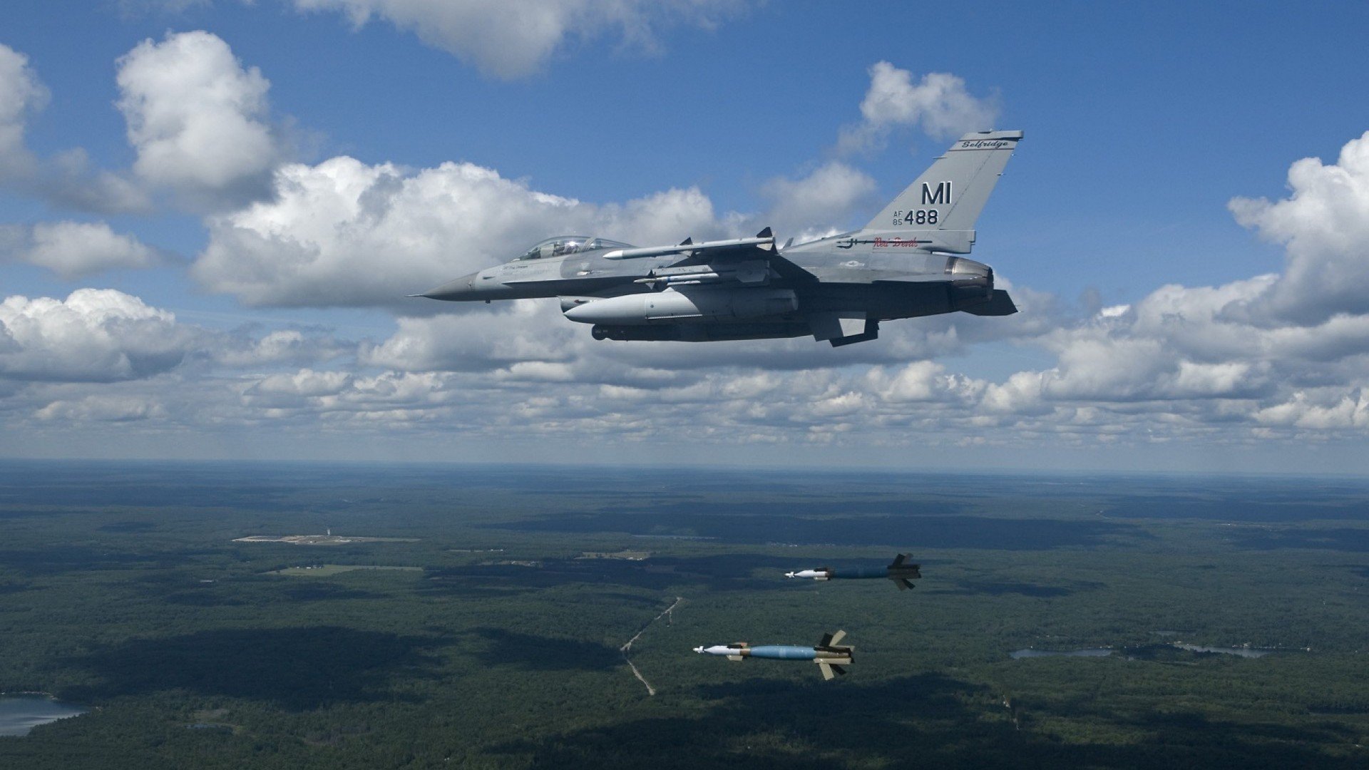 引擎与心跳，当恩比德点燃F1街道赛之夜