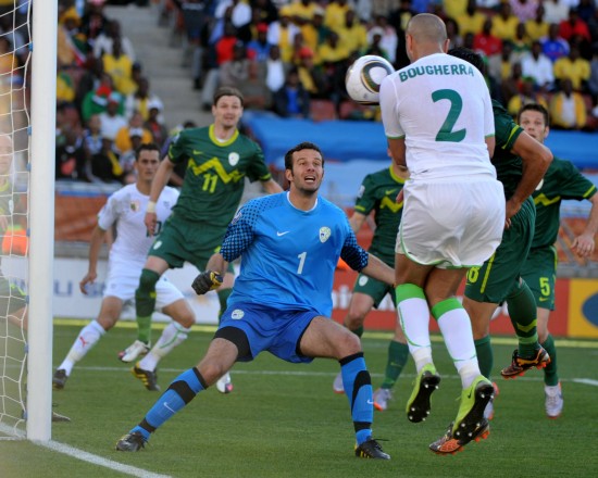 开云体育入口-洪都拉斯横扫阿尔及利亚，恩佐防守端锁死对手